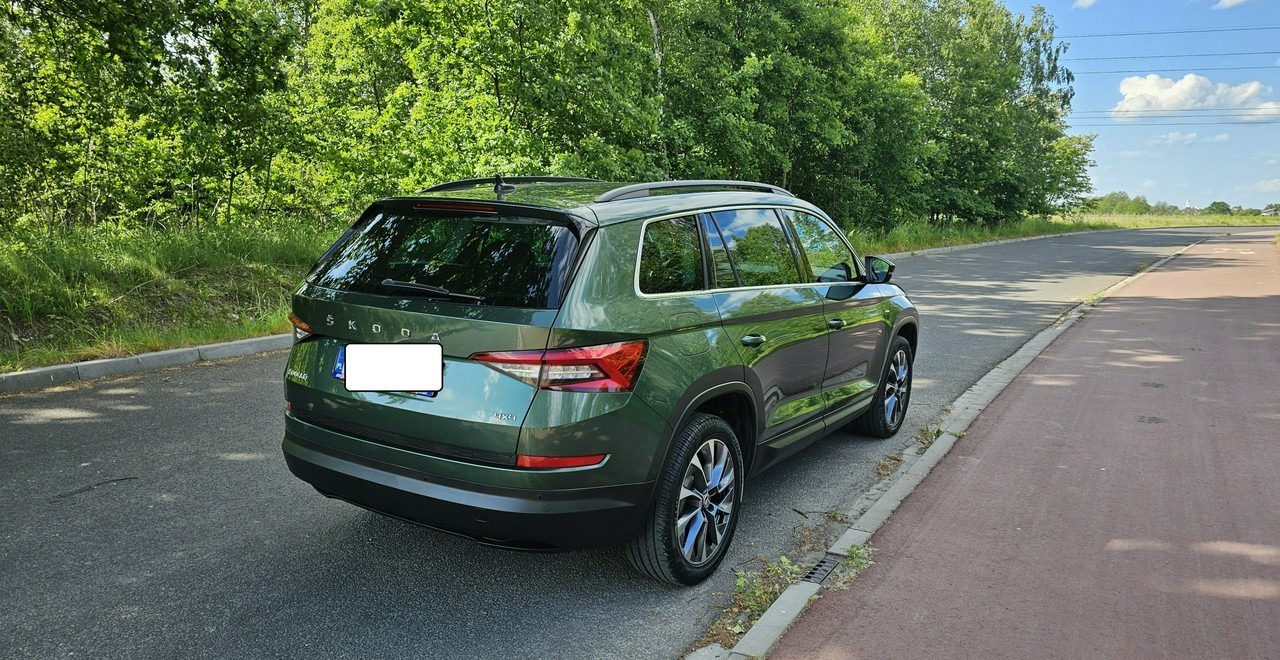 Skoda Kodiaq Skoda Kodiaq Skoda Kodiaq 2.0 tsi 4x4 Wersja Drive na 125 lecie - SUV/ Geländewagen: das Bild 4 Skoda Kodiaq Skoda Kodiaq Skoda Kodiaq 2.0 tsi 4x4 Wersja Drive na 125 lecie - SUV/ Geländewagen: das Bild 4