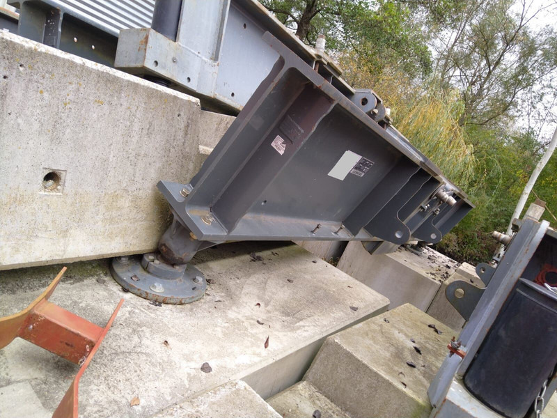 Liebherr 100LC cross 901214530, 2016 yom - Turmkran: das Bild 1 Liebherr 100LC cross 901214530, 2016 yom - Turmkran: das Bild 1