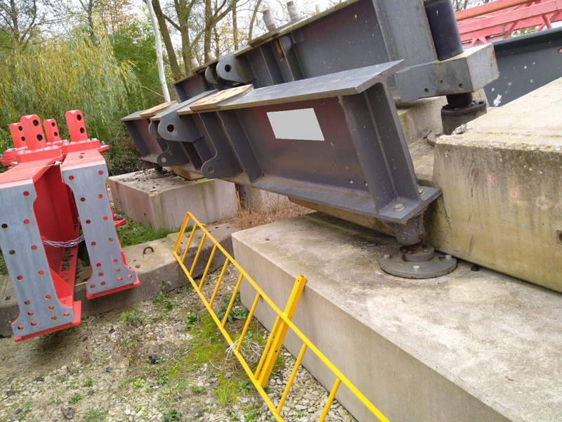 Liebherr 100LC cross 901214530, 2016 yom - Turmkran: das Bild 2 Liebherr 100LC cross 901214530, 2016 yom - Turmkran: das Bild 2