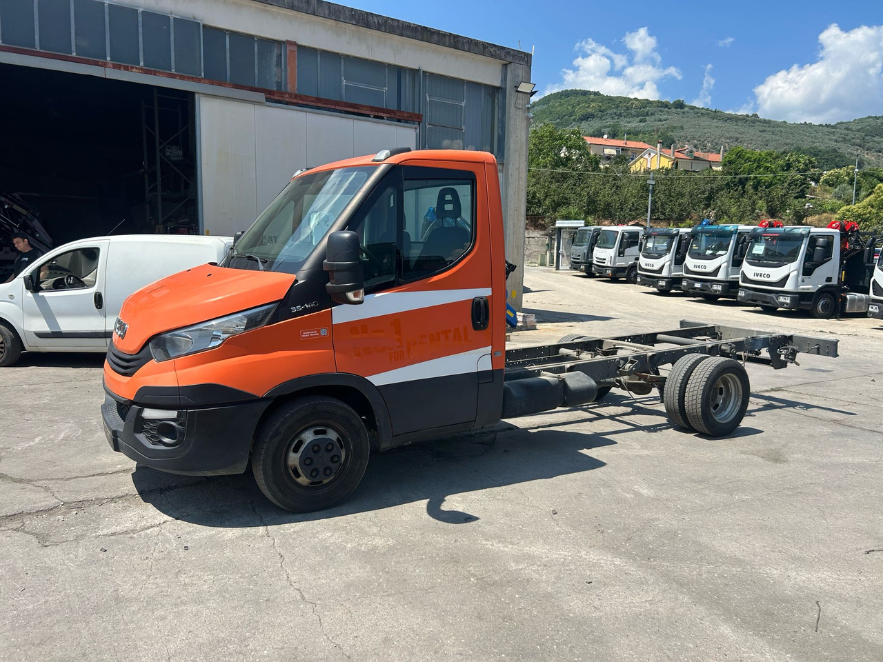 IVECO DAILY 35-140 - Pritsche Transporter: das Bild 1 IVECO DAILY 35-140 - Pritsche Transporter: das Bild 1