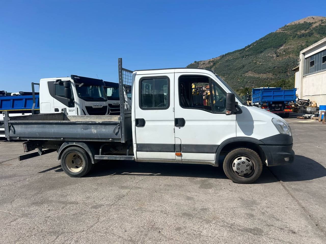 Kipper Transporter, Transporter mit Doppelkabine IVECO DAILY 35C13: das Bild 31 Kipper Transporter, Transporter mit Doppelkabine IVECO DAILY 35C13: das Bild 31