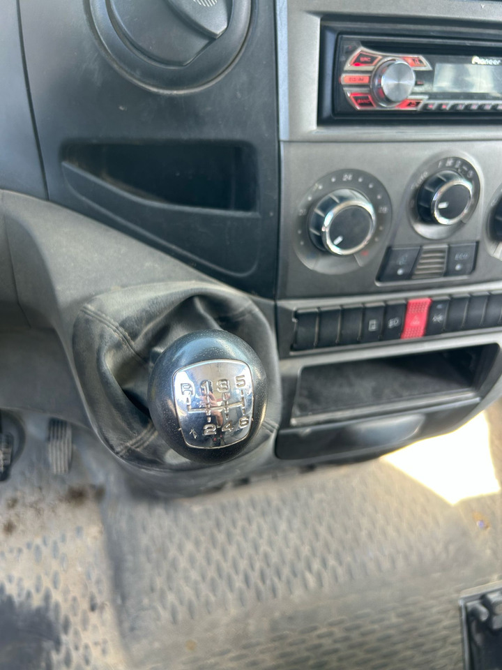 Kipper Transporter, Transporter mit Doppelkabine IVECO DAILY 35C13: das Bild 6 Kipper Transporter, Transporter mit Doppelkabine IVECO DAILY 35C13: das Bild 6