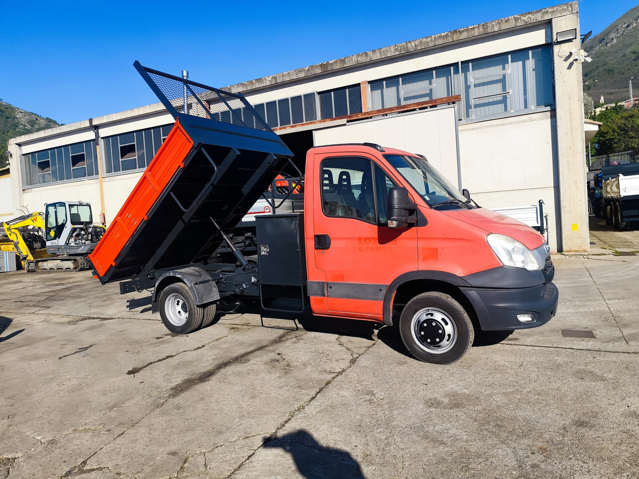 IVECO DAILY 35C13 - Kipper Transporter: das Bild 1 IVECO DAILY 35C13 - Kipper Transporter: das Bild 1