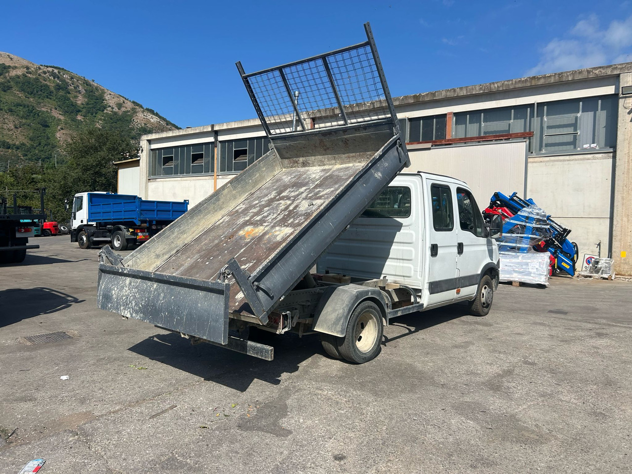 Kipper Transporter, Transporter mit Doppelkabine IVECO DAILY 35C13: das Bild 13 Kipper Transporter, Transporter mit Doppelkabine IVECO DAILY 35C13: das Bild 13