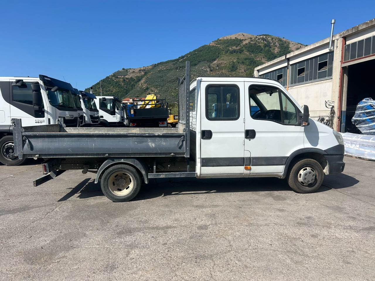 Kipper Transporter, Transporter mit Doppelkabine IVECO DAILY 35C13: das Bild 30 Kipper Transporter, Transporter mit Doppelkabine IVECO DAILY 35C13: das Bild 30