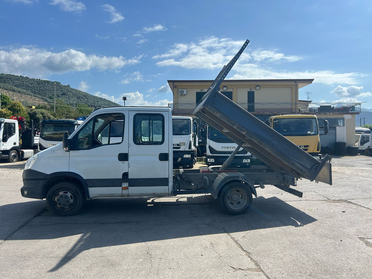 Kipper Transporter, Transporter mit Doppelkabine IVECO DAILY 35C13: das Bild 21 Kipper Transporter, Transporter mit Doppelkabine IVECO DAILY 35C13: das Bild 21