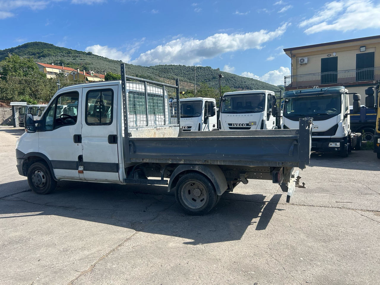 Kipper Transporter, Transporter mit Doppelkabine IVECO DAILY 35C13: das Bild 23 Kipper Transporter, Transporter mit Doppelkabine IVECO DAILY 35C13: das Bild 23