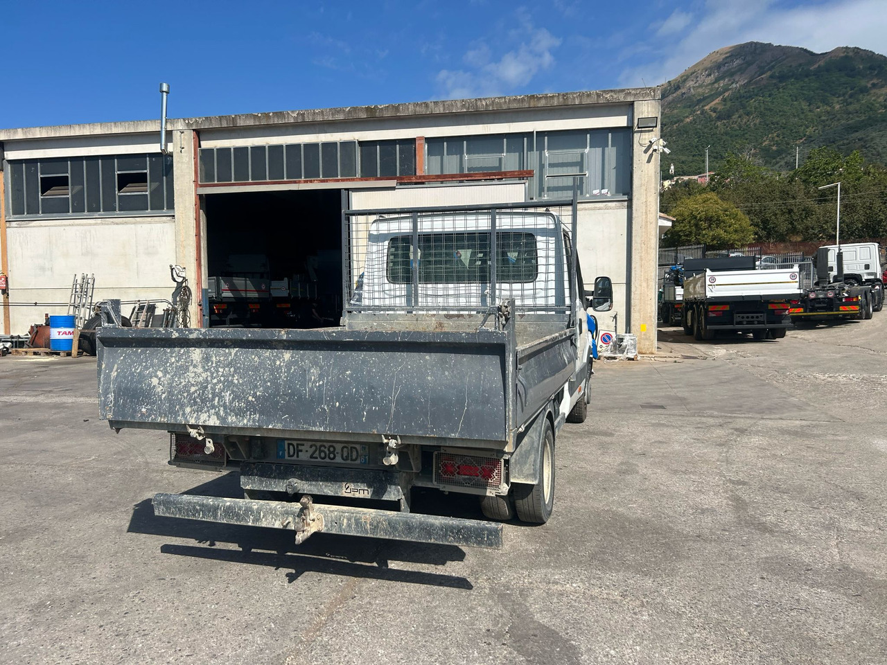 Kipper Transporter, Transporter mit Doppelkabine IVECO DAILY 35C13: das Bild 26 Kipper Transporter, Transporter mit Doppelkabine IVECO DAILY 35C13: das Bild 26