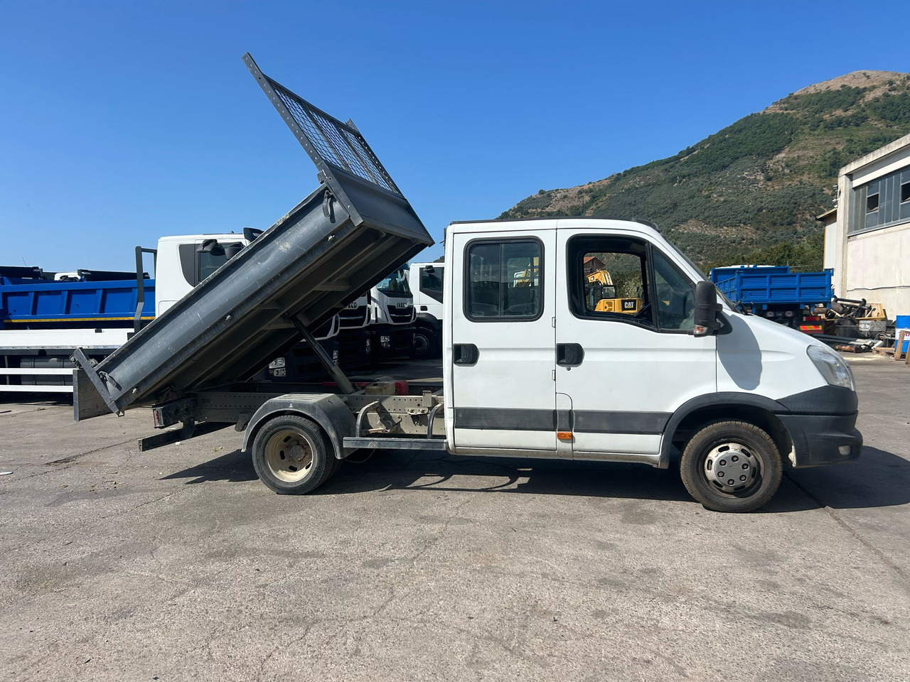 Kipper Transporter, Transporter mit Doppelkabine IVECO DAILY 35C13: das Bild 15 Kipper Transporter, Transporter mit Doppelkabine IVECO DAILY 35C13: das Bild 15