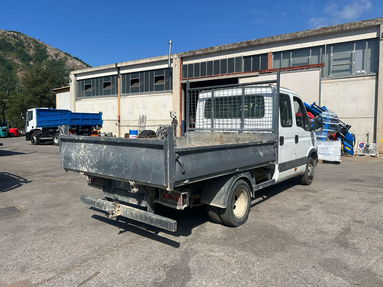 Kipper Transporter, Transporter mit Doppelkabine IVECO DAILY 35C13: das Bild 28 Kipper Transporter, Transporter mit Doppelkabine IVECO DAILY 35C13: das Bild 28