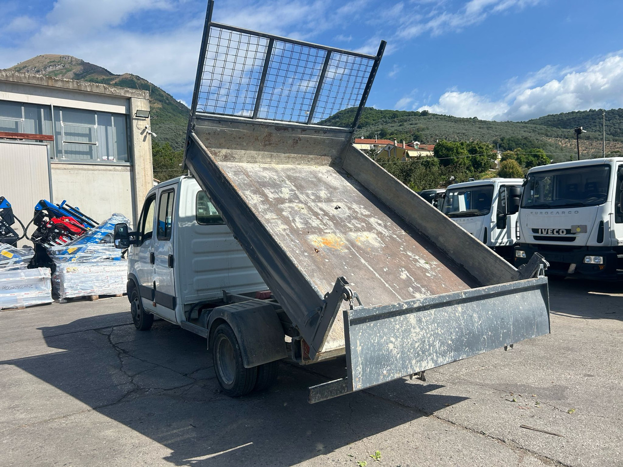 Kipper Transporter, Transporter mit Doppelkabine IVECO DAILY 35C13: das Bild 10 Kipper Transporter, Transporter mit Doppelkabine IVECO DAILY 35C13: das Bild 10