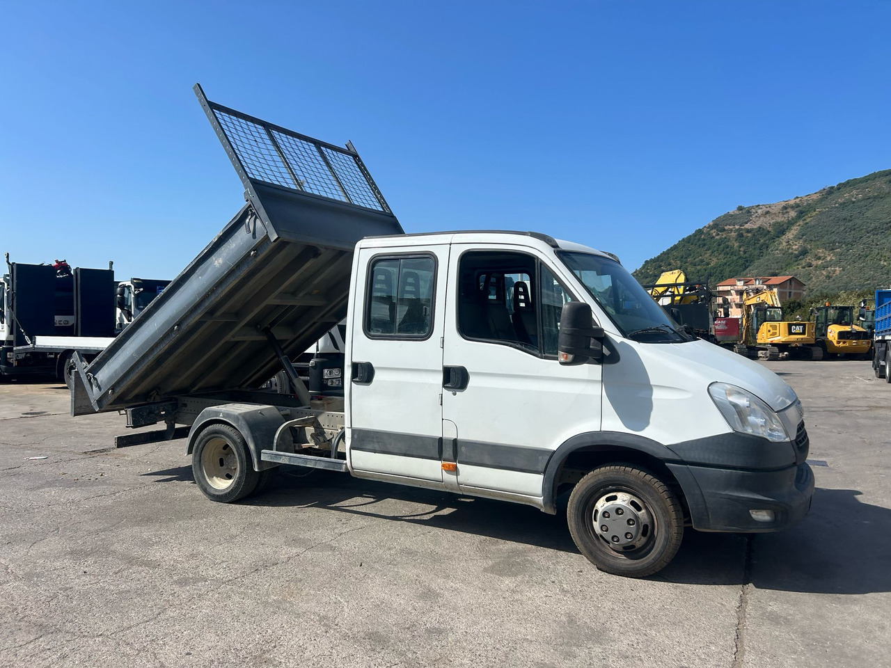 Kipper Transporter, Transporter mit Doppelkabine IVECO DAILY 35C13: das Bild 16 Kipper Transporter, Transporter mit Doppelkabine IVECO DAILY 35C13: das Bild 16