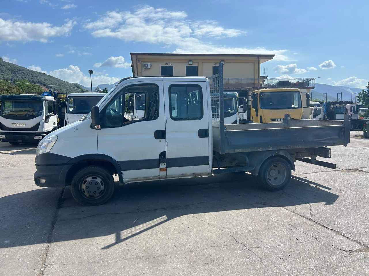 Kipper Transporter, Transporter mit Doppelkabine IVECO DAILY 35C13: das Bild 38 Kipper Transporter, Transporter mit Doppelkabine IVECO DAILY 35C13: das Bild 38