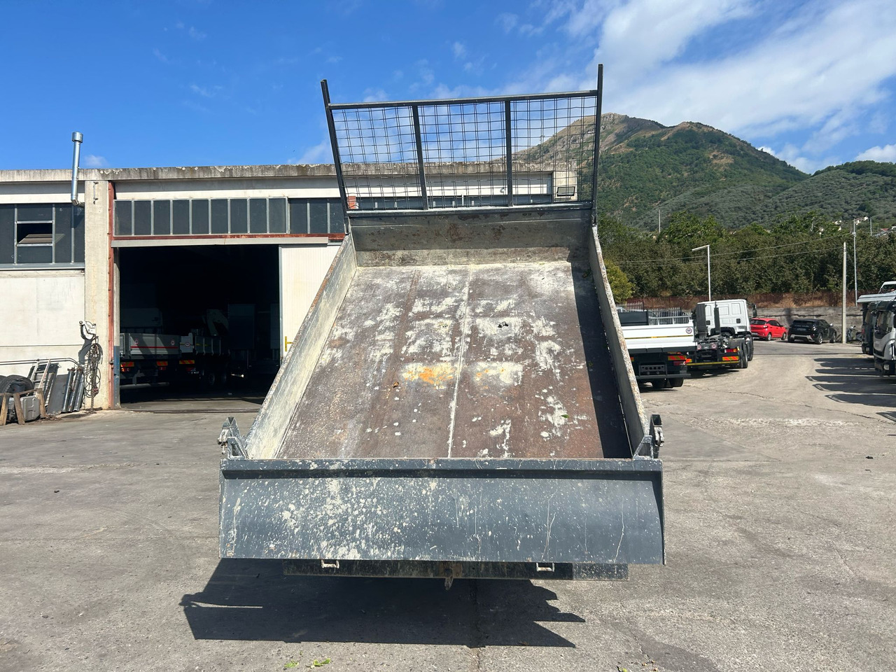 Kipper Transporter, Transporter mit Doppelkabine IVECO DAILY 35C13: das Bild 12 Kipper Transporter, Transporter mit Doppelkabine IVECO DAILY 35C13: das Bild 12