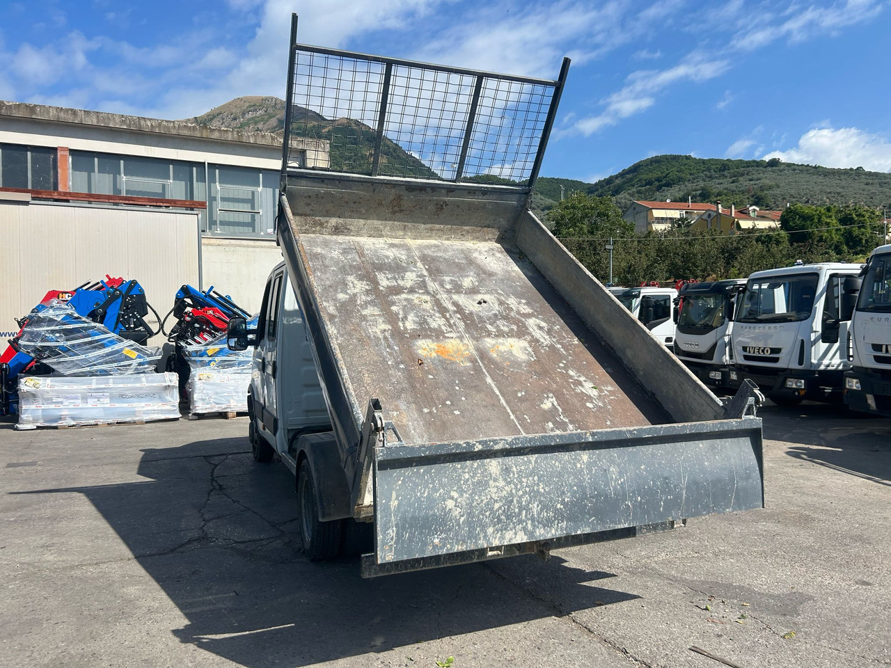 Kipper Transporter, Transporter mit Doppelkabine IVECO DAILY 35C13: das Bild 11 Kipper Transporter, Transporter mit Doppelkabine IVECO DAILY 35C13: das Bild 11