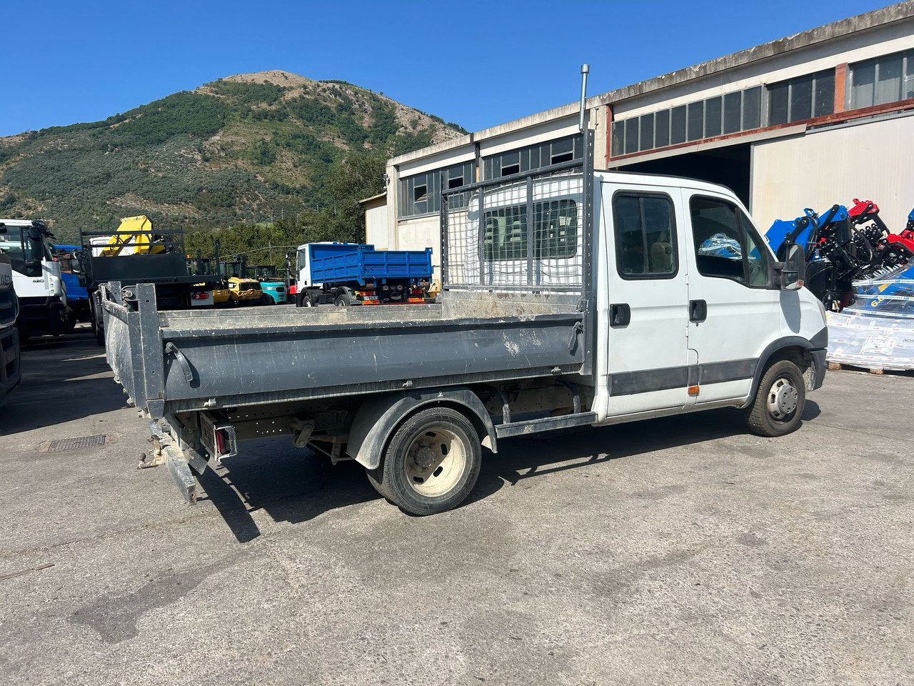 Kipper Transporter, Transporter mit Doppelkabine IVECO DAILY 35C13: das Bild 29 Kipper Transporter, Transporter mit Doppelkabine IVECO DAILY 35C13: das Bild 29