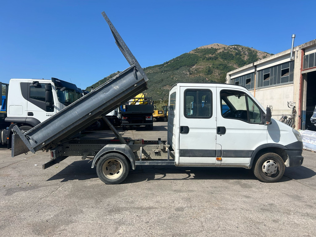 Kipper Transporter, Transporter mit Doppelkabine IVECO DAILY 35C13: das Bild 14 Kipper Transporter, Transporter mit Doppelkabine IVECO DAILY 35C13: das Bild 14