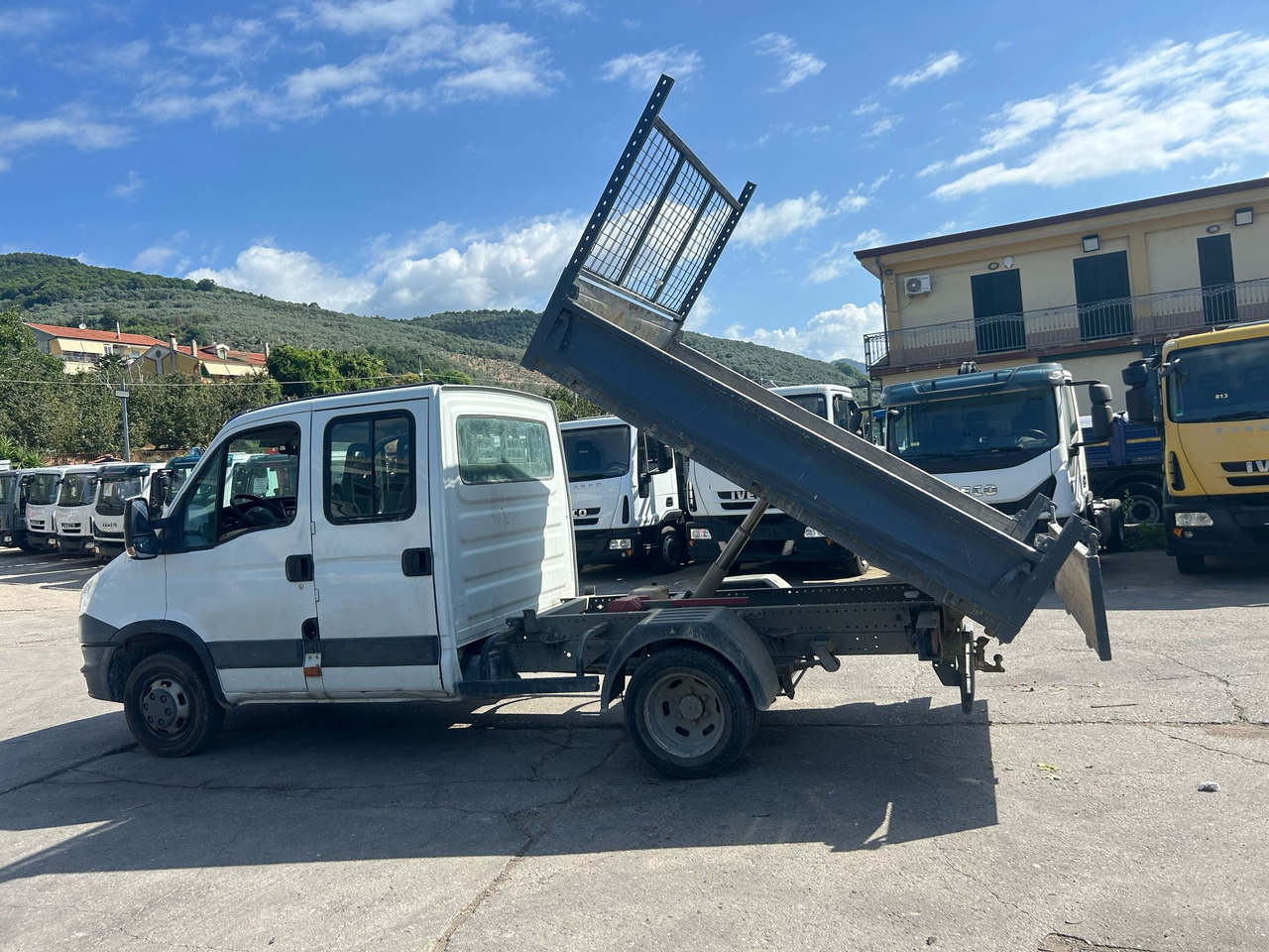 Kipper Transporter, Transporter mit Doppelkabine IVECO DAILY 35C13: das Bild 9 Kipper Transporter, Transporter mit Doppelkabine IVECO DAILY 35C13: das Bild 9