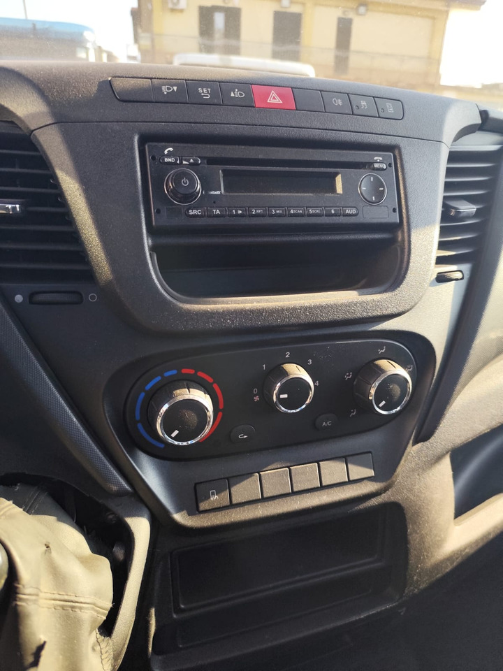 IVECO DAILY 35C15 - Autokran, Kipper Transporter: das Bild 5 IVECO DAILY 35C15 - Autokran, Kipper Transporter: das Bild 5