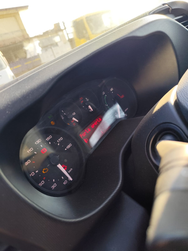 IVECO DAILY 35C15 - Autokran, Kipper Transporter: das Bild 4 IVECO DAILY 35C15 - Autokran, Kipper Transporter: das Bild 4