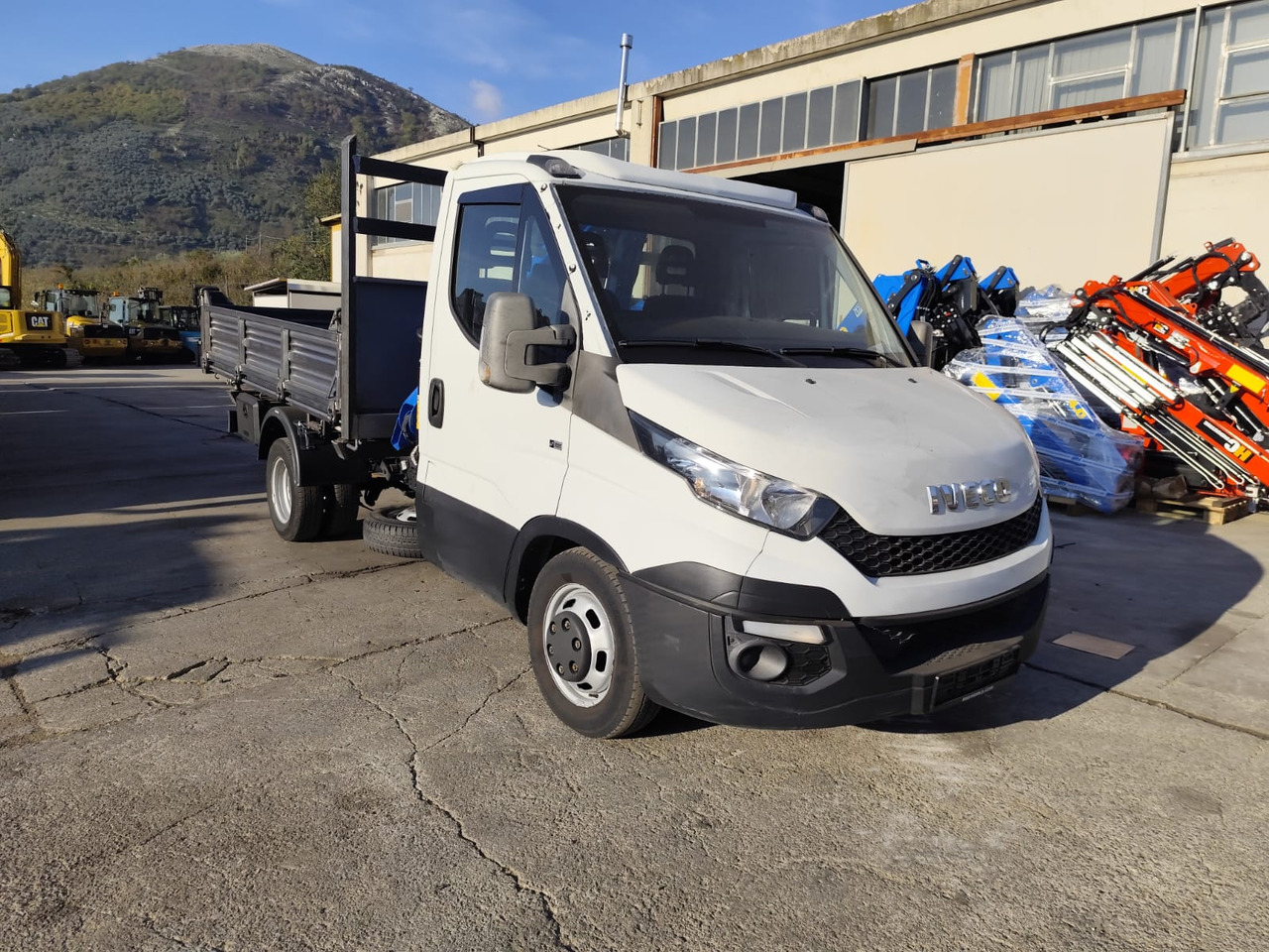 IVECO DAILY 35C15 - Autokran, Kipper Transporter: das Bild 1 IVECO DAILY 35C15 - Autokran, Kipper Transporter: das Bild 1
