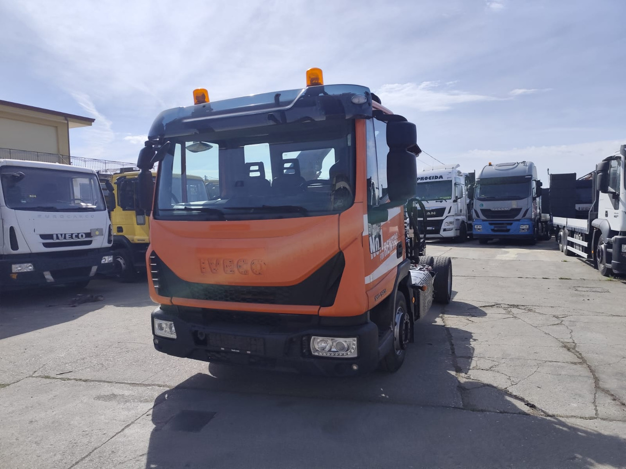 IVECO EUROCARGO 120-90L - Autokran: das Bild 1 IVECO EUROCARGO 120-90L - Autokran: das Bild 1