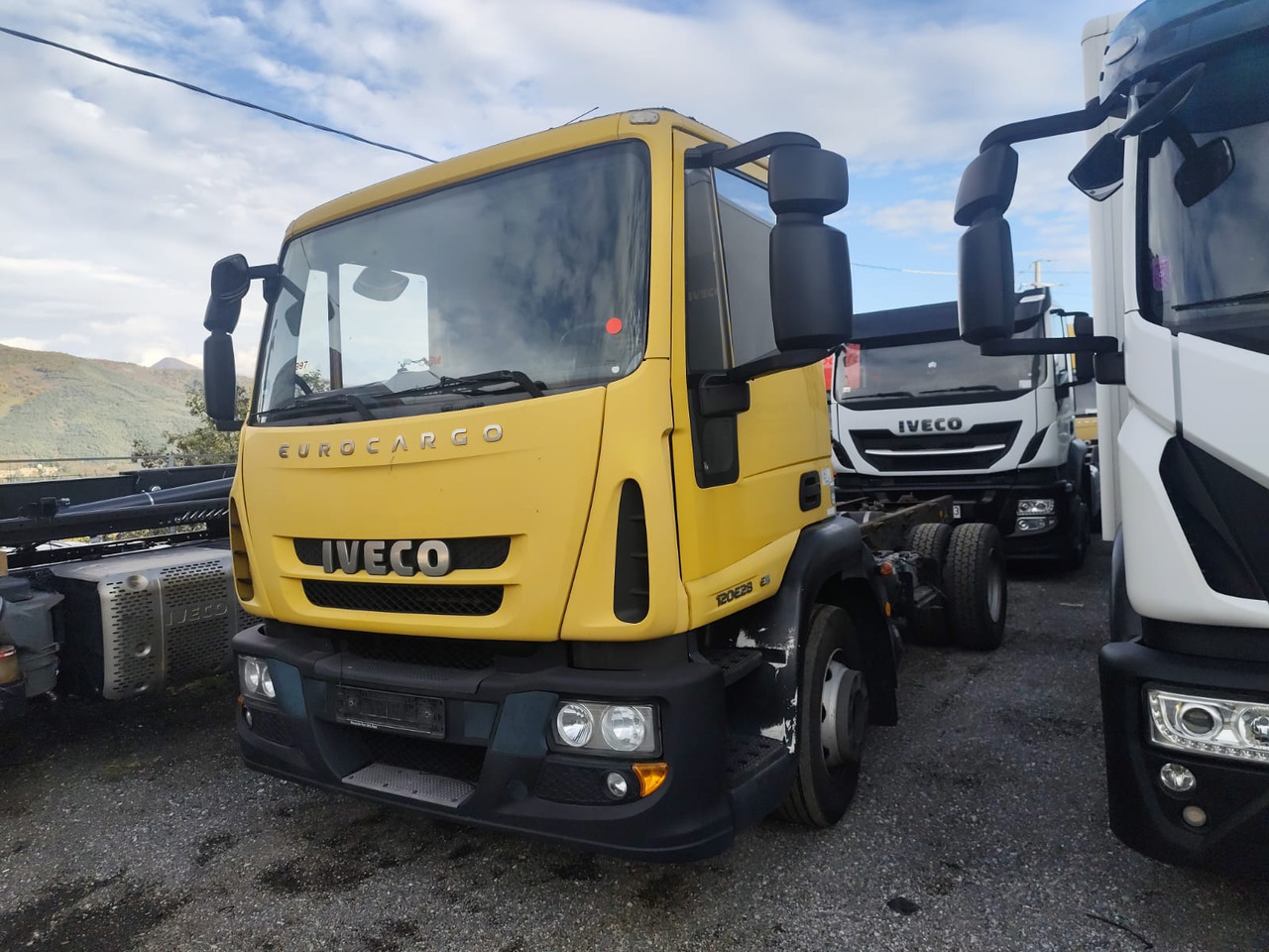 IVECO EUROCARGO 120E28P - Fahrgestell LKW: das Bild 1 IVECO EUROCARGO 120E28P - Fahrgestell LKW: das Bild 1