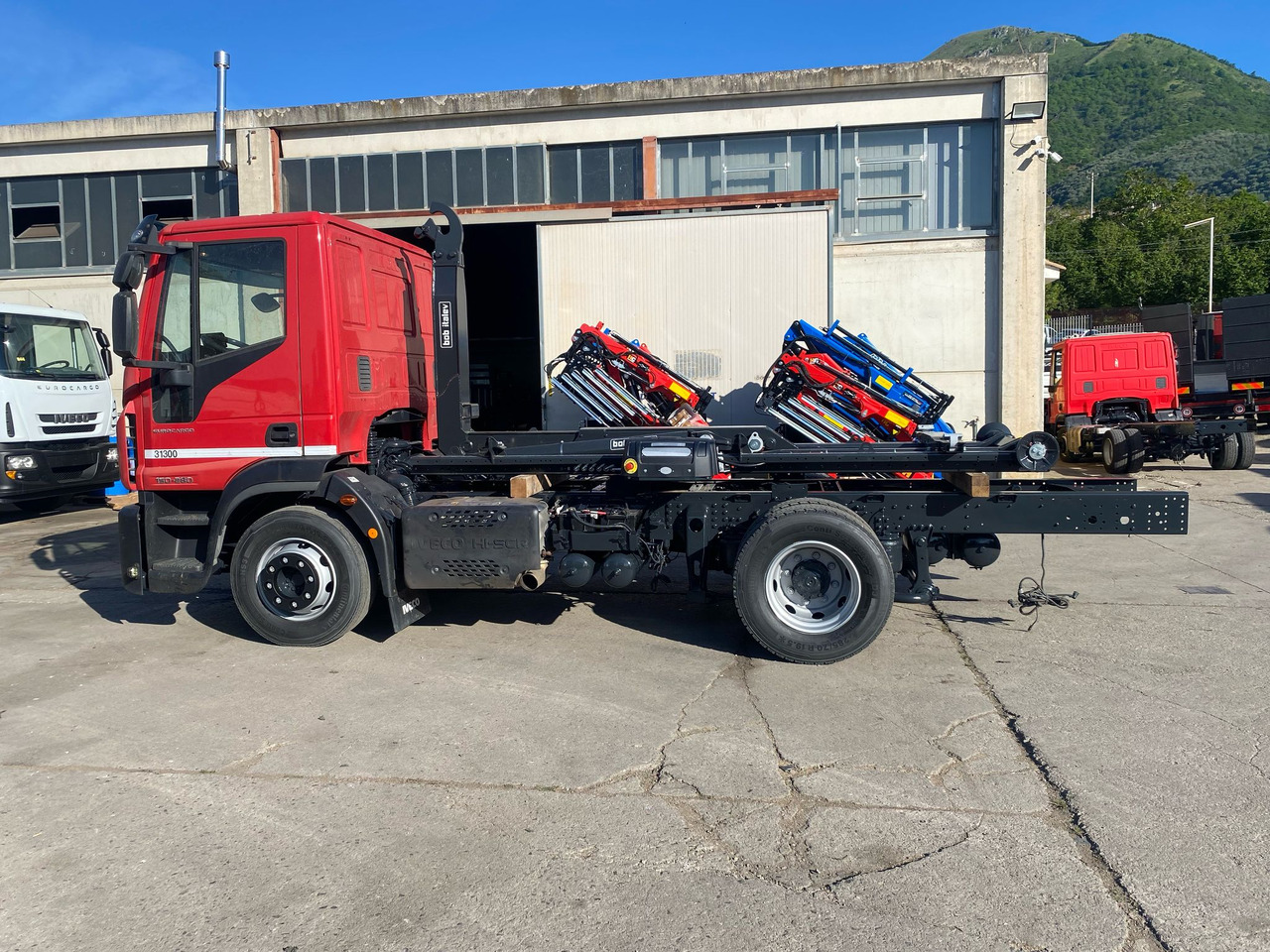 IVECO EUROCARGO 150-280 - Abrollkipper: das Bild 2 IVECO EUROCARGO 150-280 - Abrollkipper: das Bild 2
