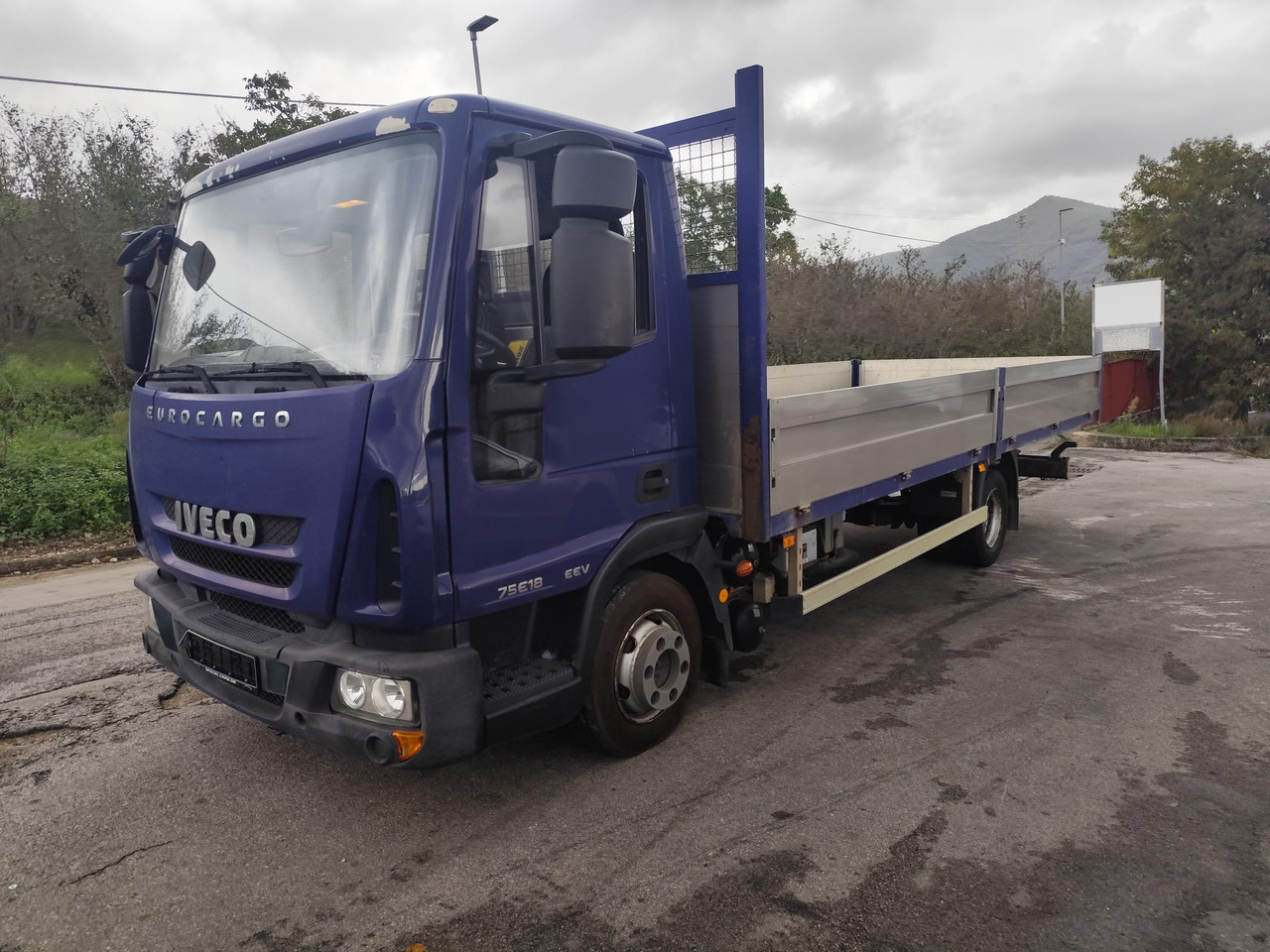 IVECO EUROCARGO 75E18 - Pritsche LKW: das Bild 1 IVECO EUROCARGO 75E18 - Pritsche LKW: das Bild 1