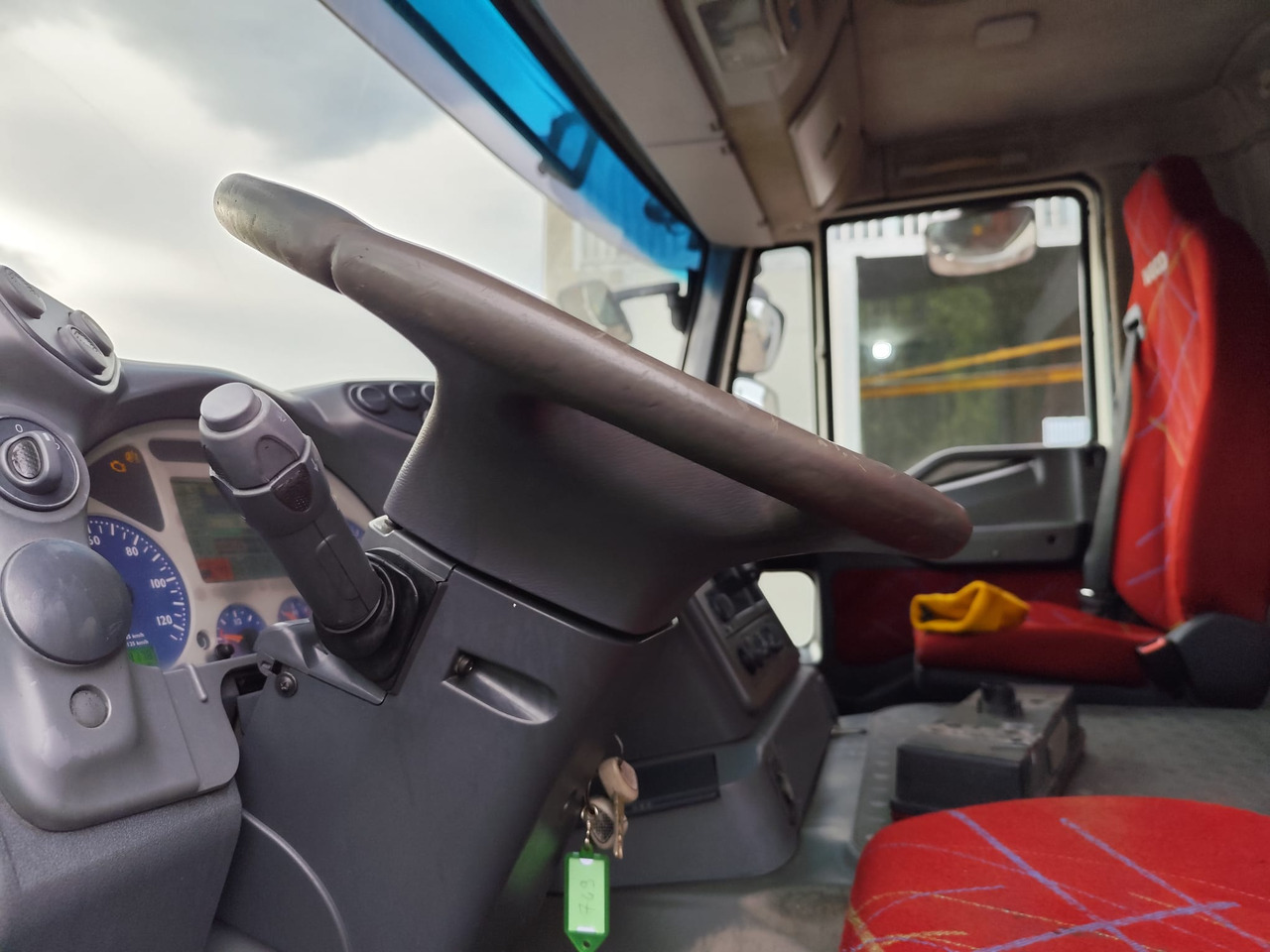 Abrollkipper IVECO STRALIS AD 260S31: das Bild 7