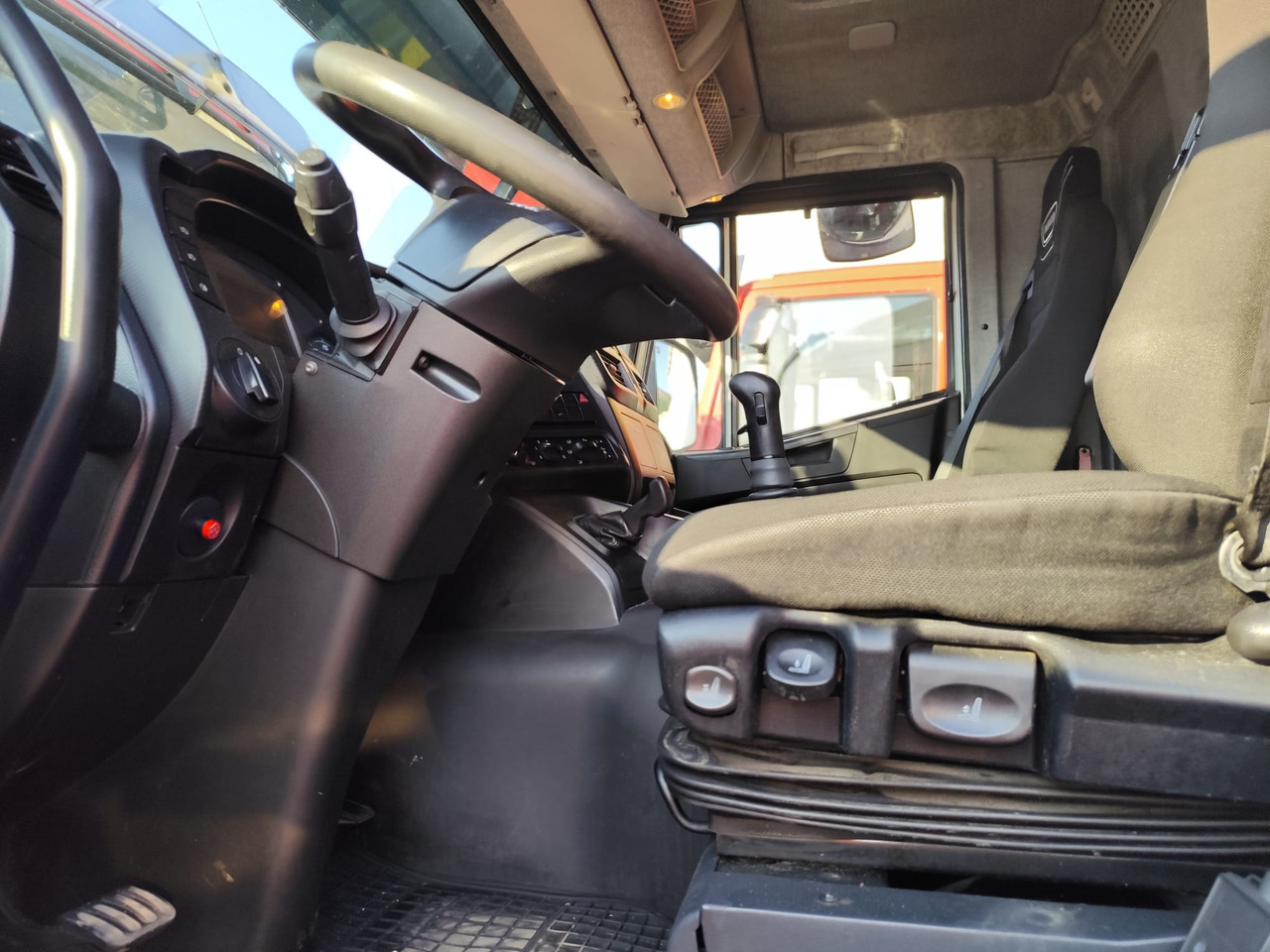 IVECO STRALIS AD 260S31 XP - Koffer LKW: das Bild 5 IVECO STRALIS AD 260S31 XP - Koffer LKW: das Bild 5