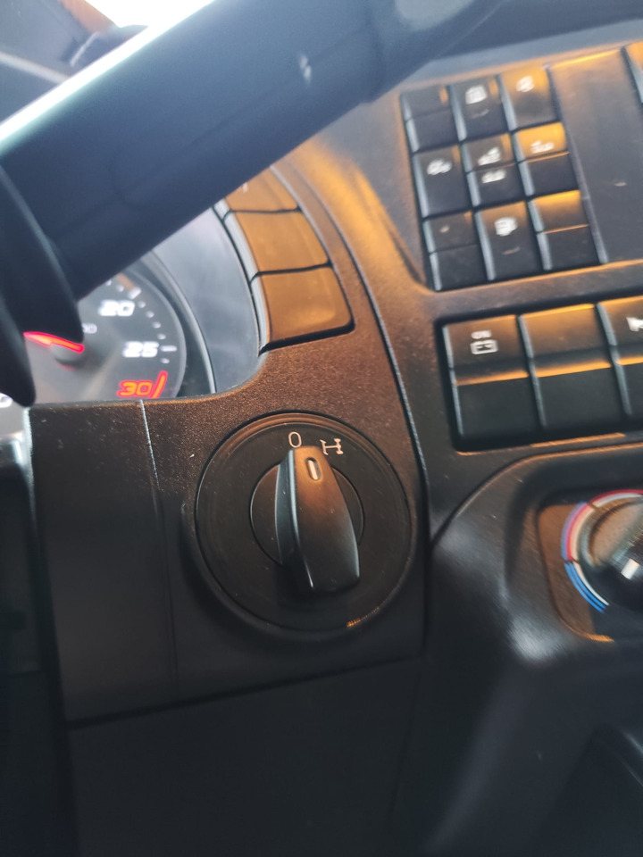 IVECO STRALIS AD 260S31 XP - Abrollkipper: das Bild 4 IVECO STRALIS AD 260S31 XP - Abrollkipper: das Bild 4