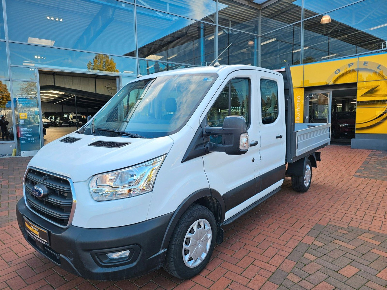 Ford Transit Pritsche 310 DoKa AHK Klima 7 Sitzer - Pritsche Transporter, Transporter mit Doppelkabine: das Bild 1 Ford Transit Pritsche 310 DoKa AHK Klima 7 Sitzer - Pritsche Transporter, Transporter mit Doppelkabine: das Bild 1