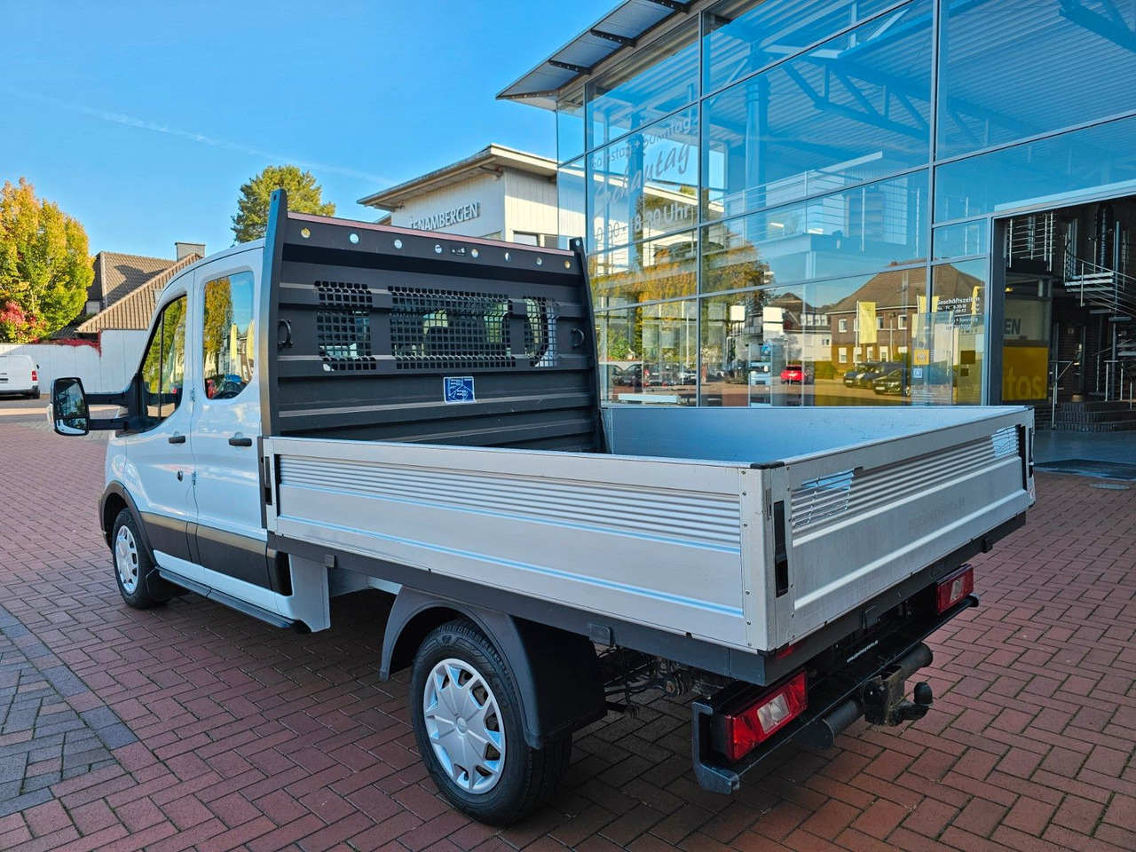 Ford Transit Pritsche 310 DoKa AHK Klima 7 Sitzer - Pritsche Transporter, Transporter mit Doppelkabine: das Bild 3 Ford Transit Pritsche 310 DoKa AHK Klima 7 Sitzer - Pritsche Transporter, Transporter mit Doppelkabine: das Bild 3