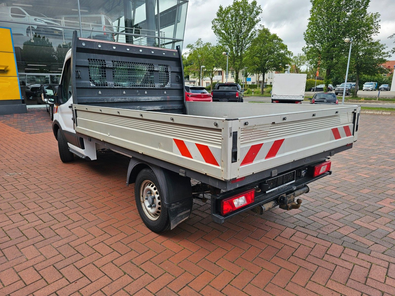 Ford Transit Pritsche 350 L2 Einzelkabine Motorschade - Pritsche Transporter: das Bild 4 Ford Transit Pritsche 350 L2 Einzelkabine Motorschade - Pritsche Transporter: das Bild 4