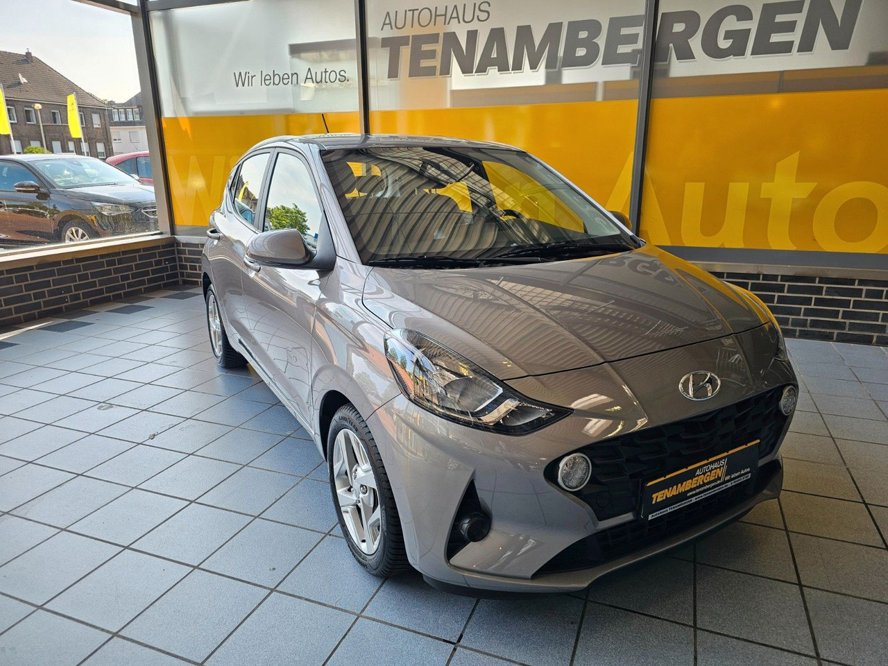 Hyundai i10 Trend AUTOMATIK SHZ PDC LenkrHzg DAB Spurhal - PKW: das Bild 2 Hyundai i10 Trend AUTOMATIK SHZ PDC LenkrHzg DAB Spurhal - PKW: das Bild 2