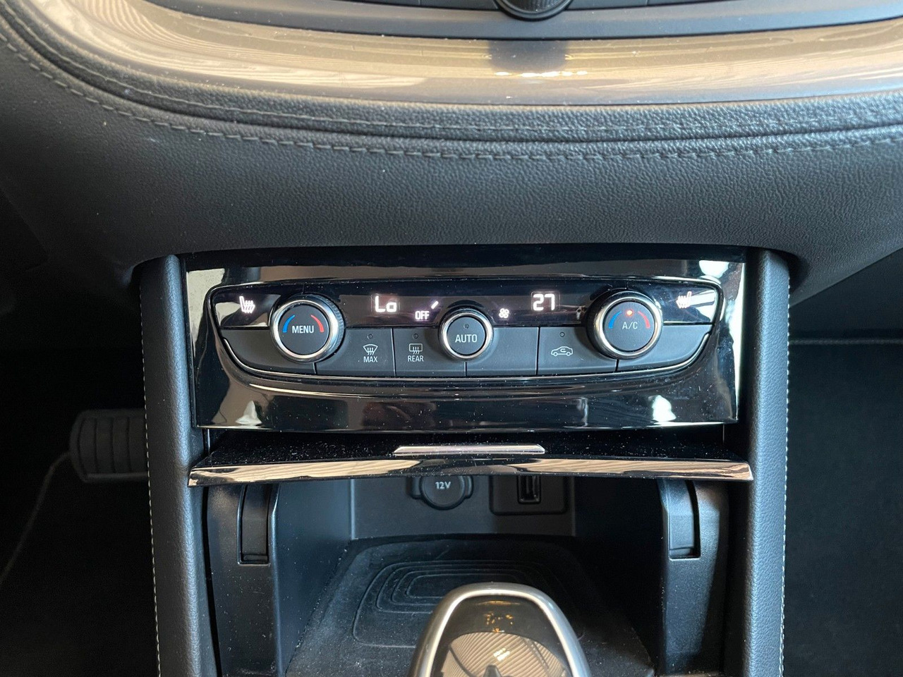 SUV/ Geländewagen Opel Grandland (X) Elegance Kamera Sitz- & Lenkradhzg: das Bild 14