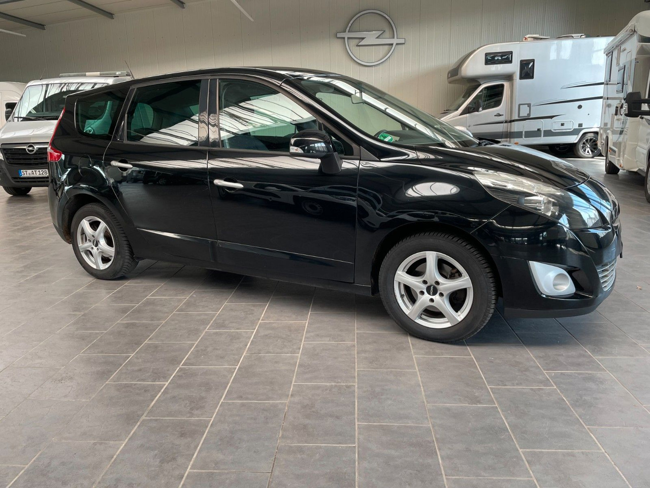 Renault Scenic III Grand BOSE Edition AHK - Personentransporter: das Bild 2 Renault Scenic III Grand BOSE Edition AHK - Personentransporter: das Bild 2