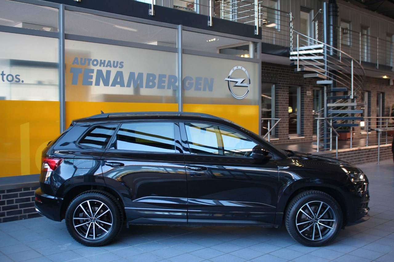 Skoda Karoq Sportline 4x4 Kamera Virt.Cockp LED ACC - SUV/ Geländewagen: das Bild 2 Skoda Karoq Sportline 4x4 Kamera Virt.Cockp LED ACC - SUV/ Geländewagen: das Bild 2