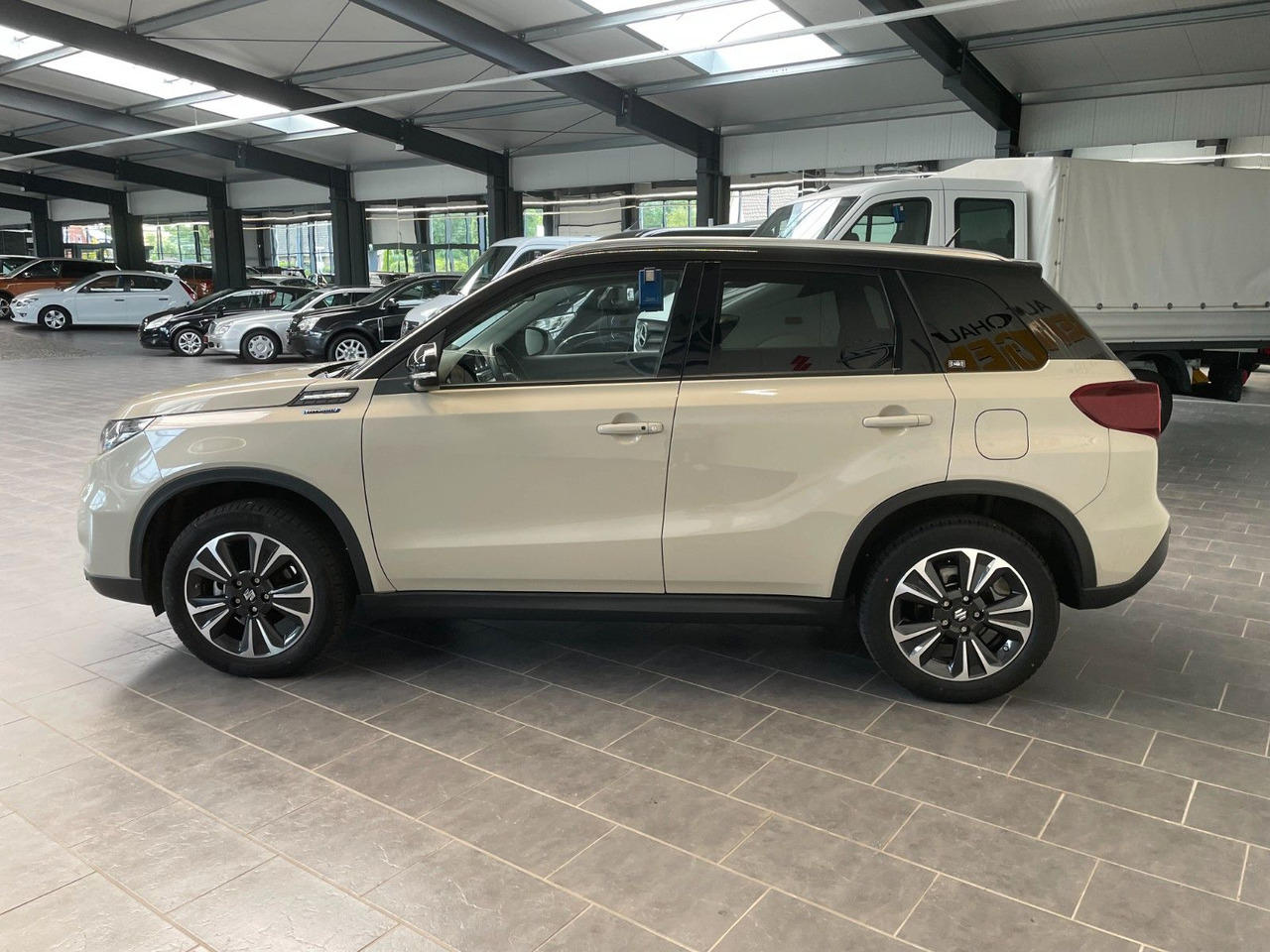 Suzuki Vitara 1.5 Mild-Hybrid Comfort+ 4x2 LED DAB+ ACC - SUV/ Geländewagen: das Bild 5 Suzuki Vitara 1.5 Mild-Hybrid Comfort+ 4x2 LED DAB+ ACC - SUV/ Geländewagen: das Bild 5