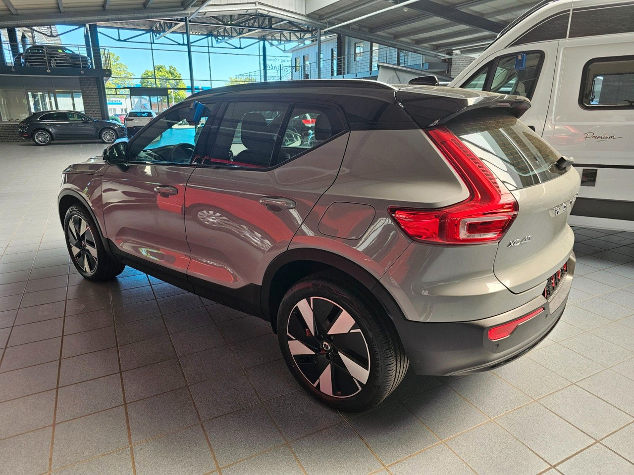 Volvo XC 40 Plus Recharge Pure Electric 2WD - SUV/ Geländewagen: das Bild 2 Volvo XC 40 Plus Recharge Pure Electric 2WD - SUV/ Geländewagen: das Bild 2