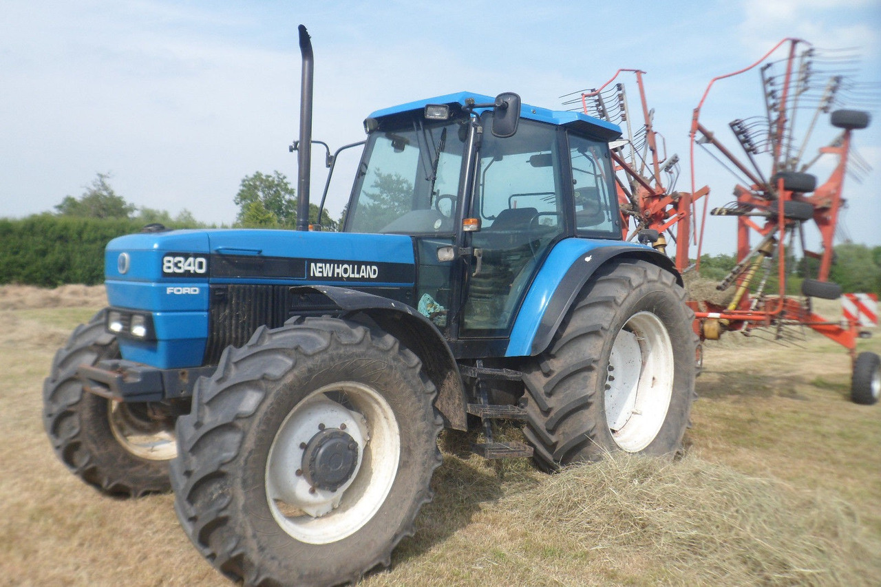 NEW HOLLAND 8340 - Traktor: das Bild 2 NEW HOLLAND 8340 - Traktor: das Bild 2