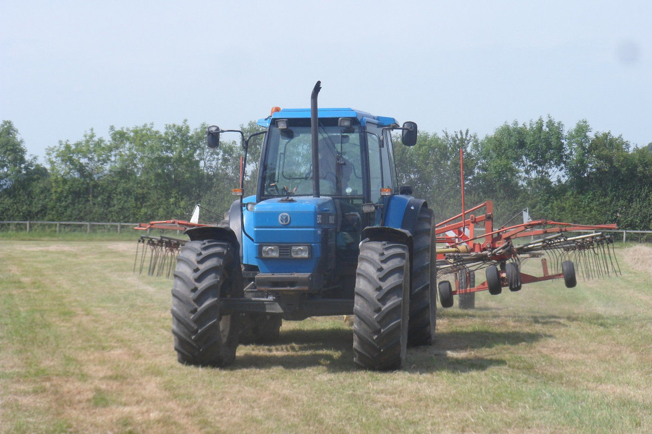 NEW HOLLAND 8340 - Traktor: das Bild 5 NEW HOLLAND 8340 - Traktor: das Bild 5