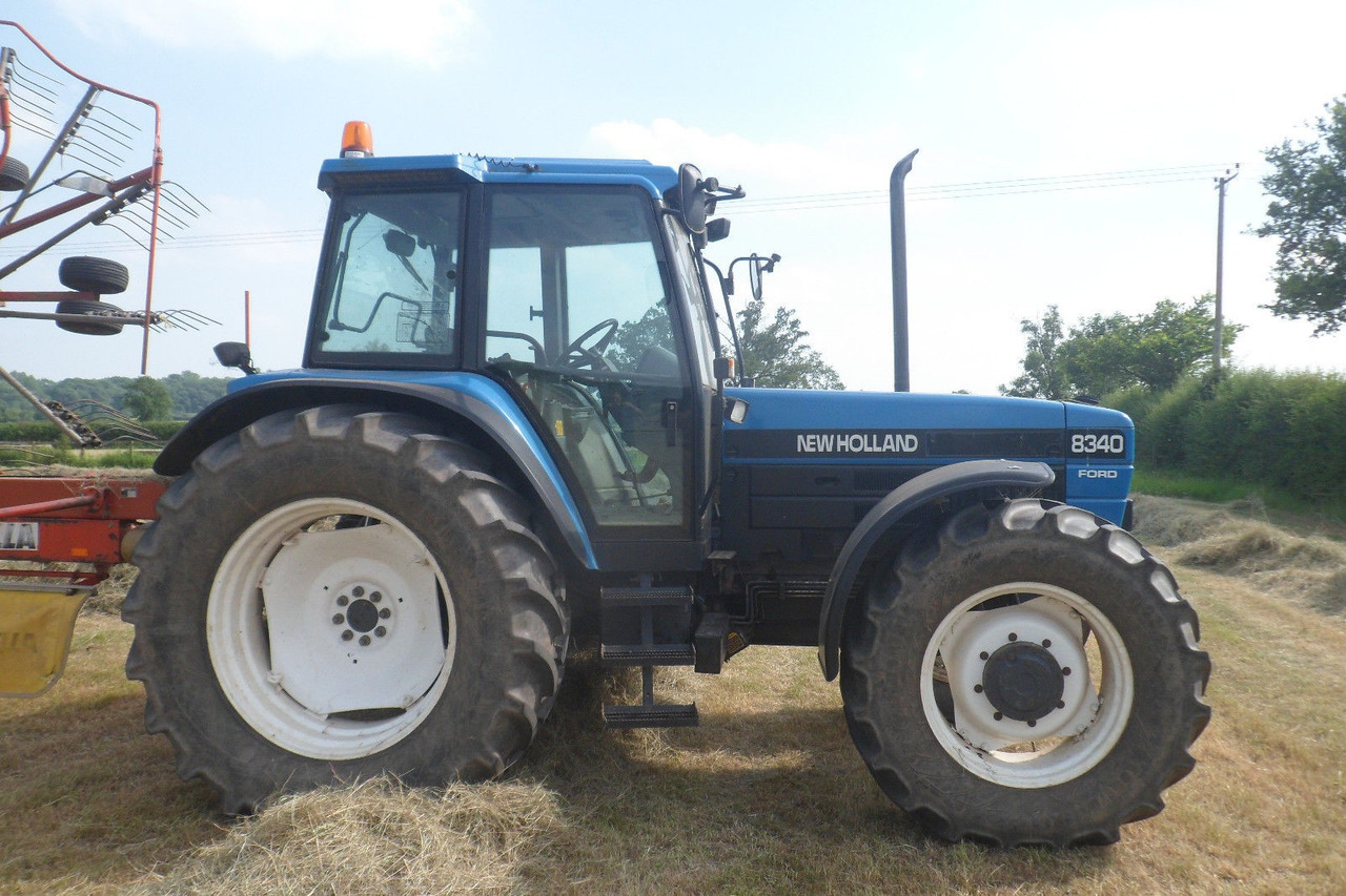 NEW HOLLAND 8340 - Traktor: das Bild 4 NEW HOLLAND 8340 - Traktor: das Bild 4