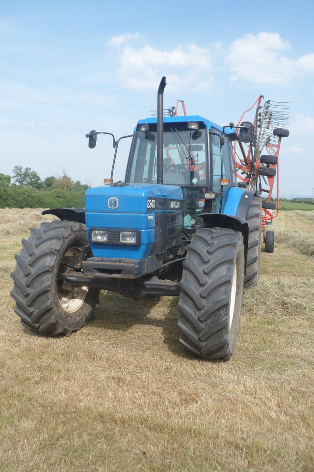NEW HOLLAND 8340 - Traktor: das Bild 1 NEW HOLLAND 8340 - Traktor: das Bild 1