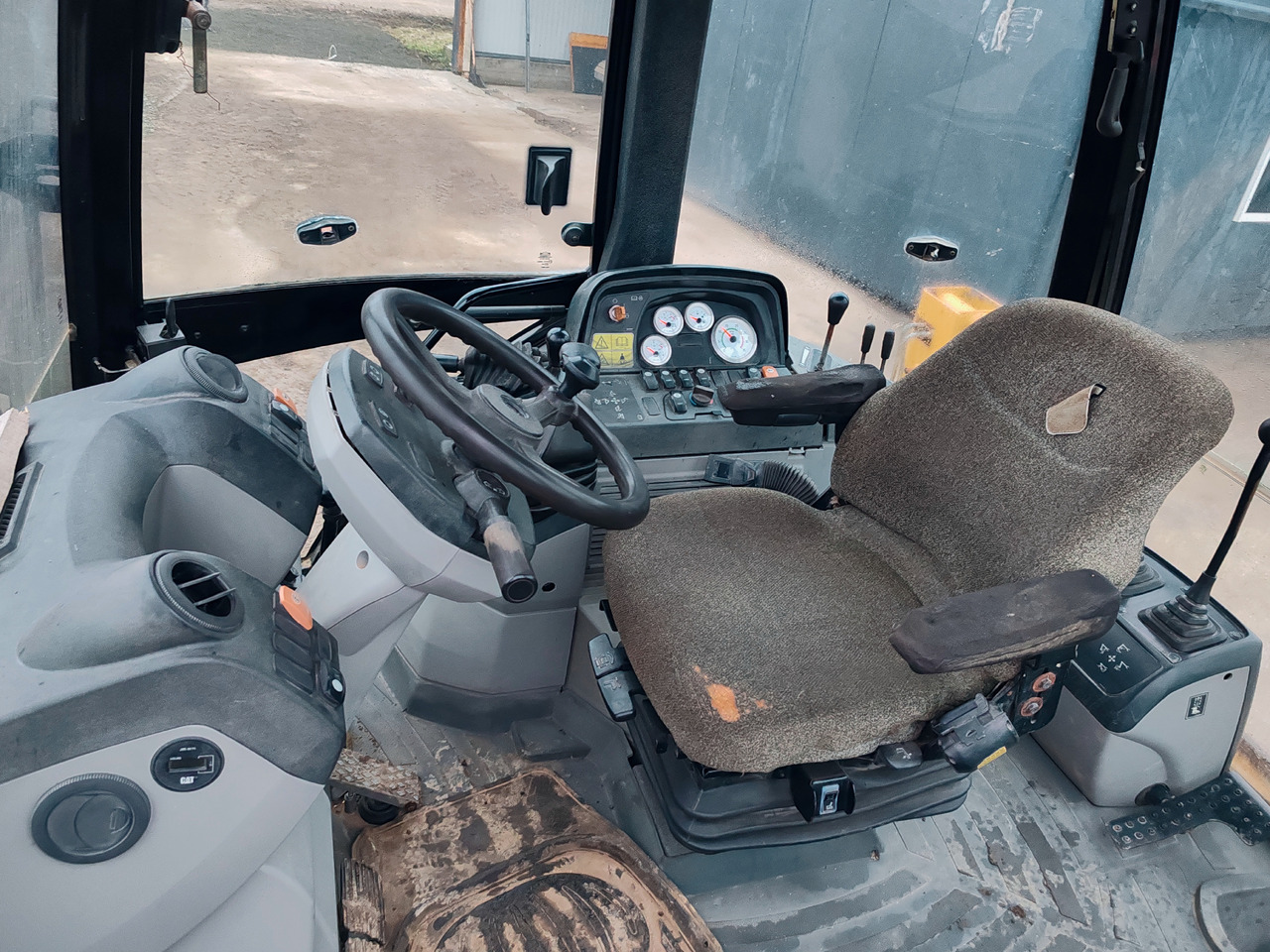 Baggerlader CATERPILLAR 428E: das Bild 14