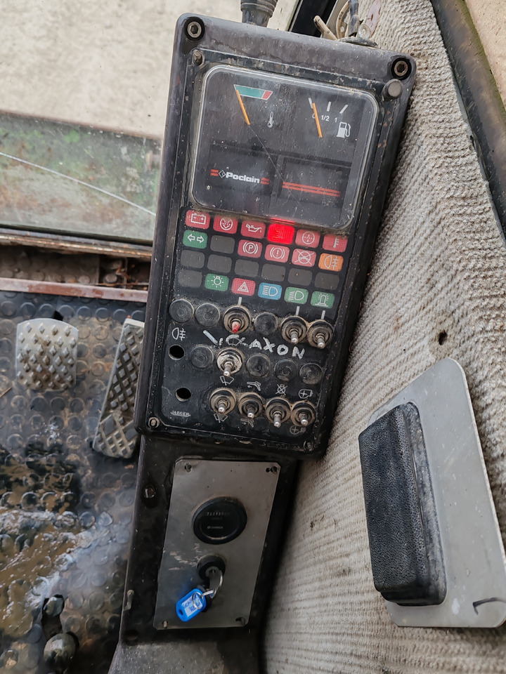 Mobilbagger Case Poclain 61P: das Bild 12