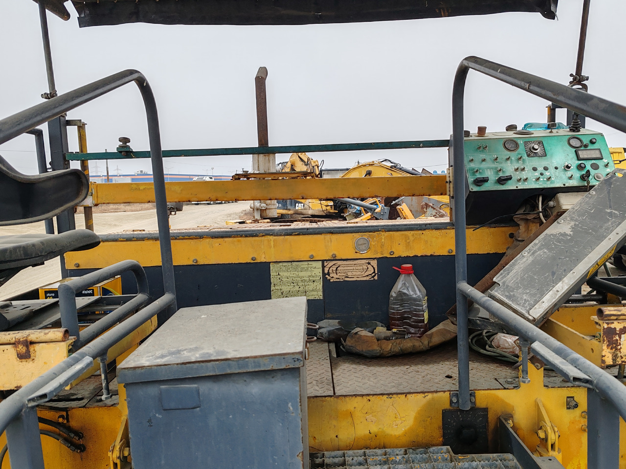 Bitumenspritzmaschine Dynapac F14C: das Bild 9