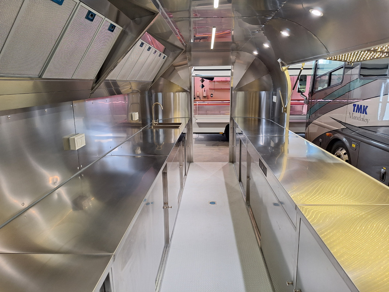 Deli Star Trailer American 5800 - EU standards - Verkaufsanhänger: das Bild 4 Deli Star Trailer American 5800 - EU standards - Verkaufsanhänger: das Bild 4