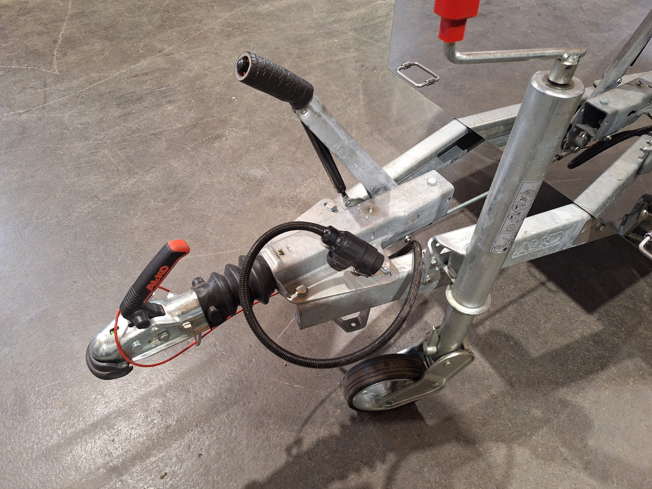 Deli Star Trailer Deli Promotion & General Sales 6000 - EU standards - Verkaufsanhänger: das Bild 2 Deli Star Trailer Deli Promotion & General Sales 6000 - EU standards - Verkaufsanhänger: das Bild 2